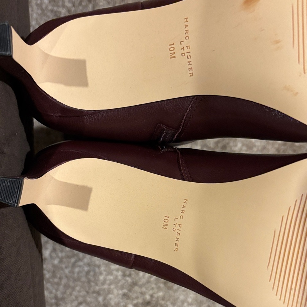 Marc Fisher LTD Melesmee Burgundy Tall Boots Pointed Toe Heel Size 10 E216 - Picture 7 of 8